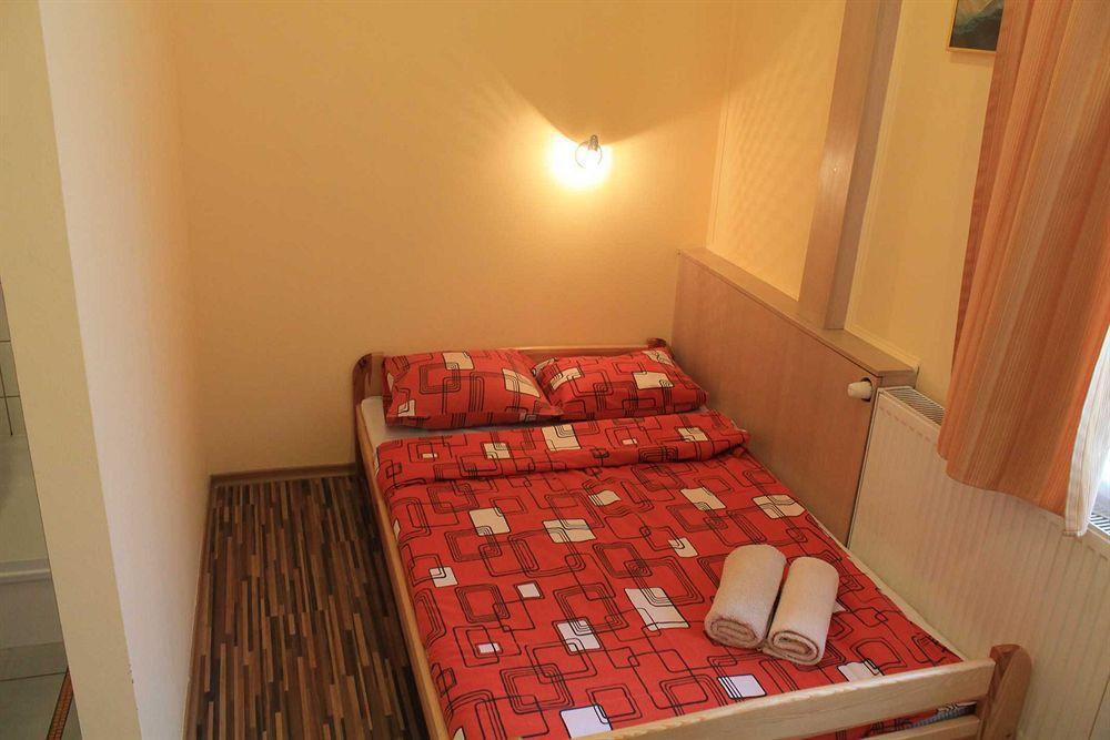 City Hostel *